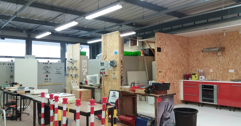 Blog bricolage : créer un coin atelier pratique dans un petit espace