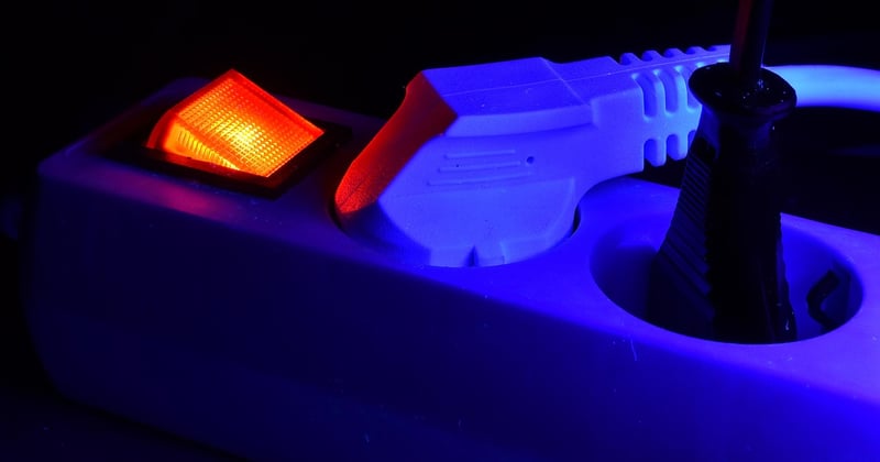 Installer une prise électrique en saillie soi-même sans risque d’erreur